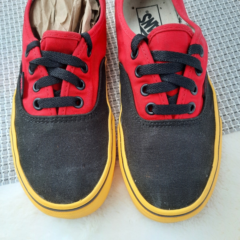 Vans x Disney Mickey Mouse 90th Anniversary Limited Edition Sneakers Rare - Picture 11 of 11